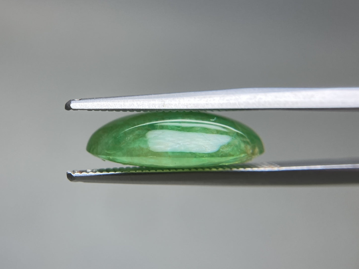 ひすい(ヒスイ 翡翠) 天然 8.055ct 宝石ソーティング付き 15.7㎜×12.0㎜×4.8㎜ ルース( 裸石 ) 6385YY