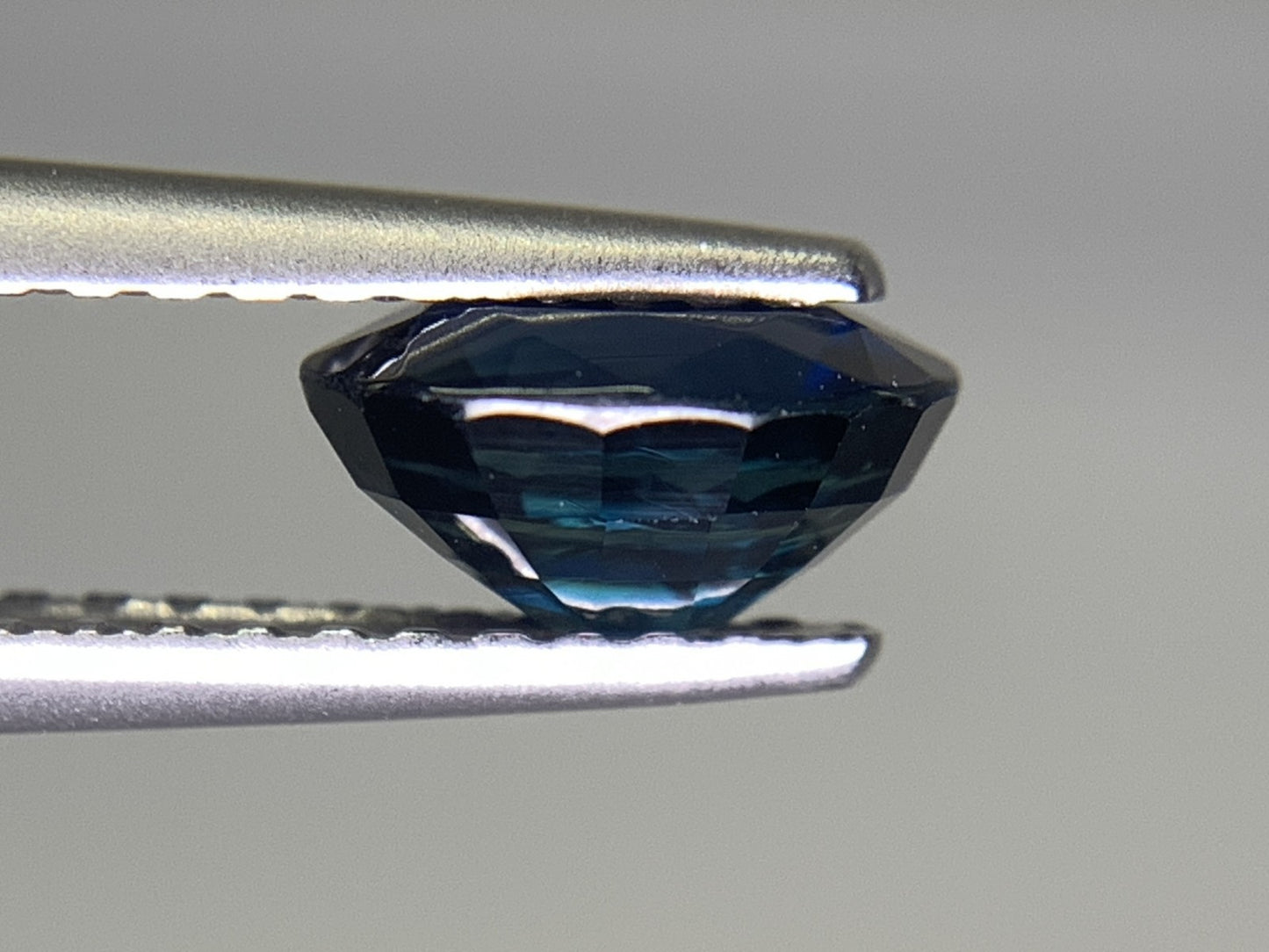 サファイア 1.175 ct 宝石ソーティング付き 6.9㎜×5.1㎜×3.6㎜ ルース( 裸石 ) 2124Y