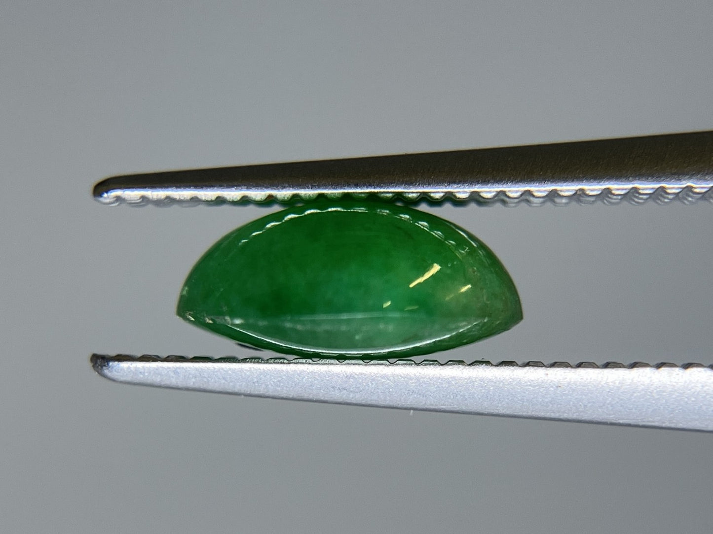 翡翠(ひすい) 1.797ct 宝石ソーティング付き 8.3㎜×6.6㎜×3.7㎜ ルース( 裸石 ) 4159S