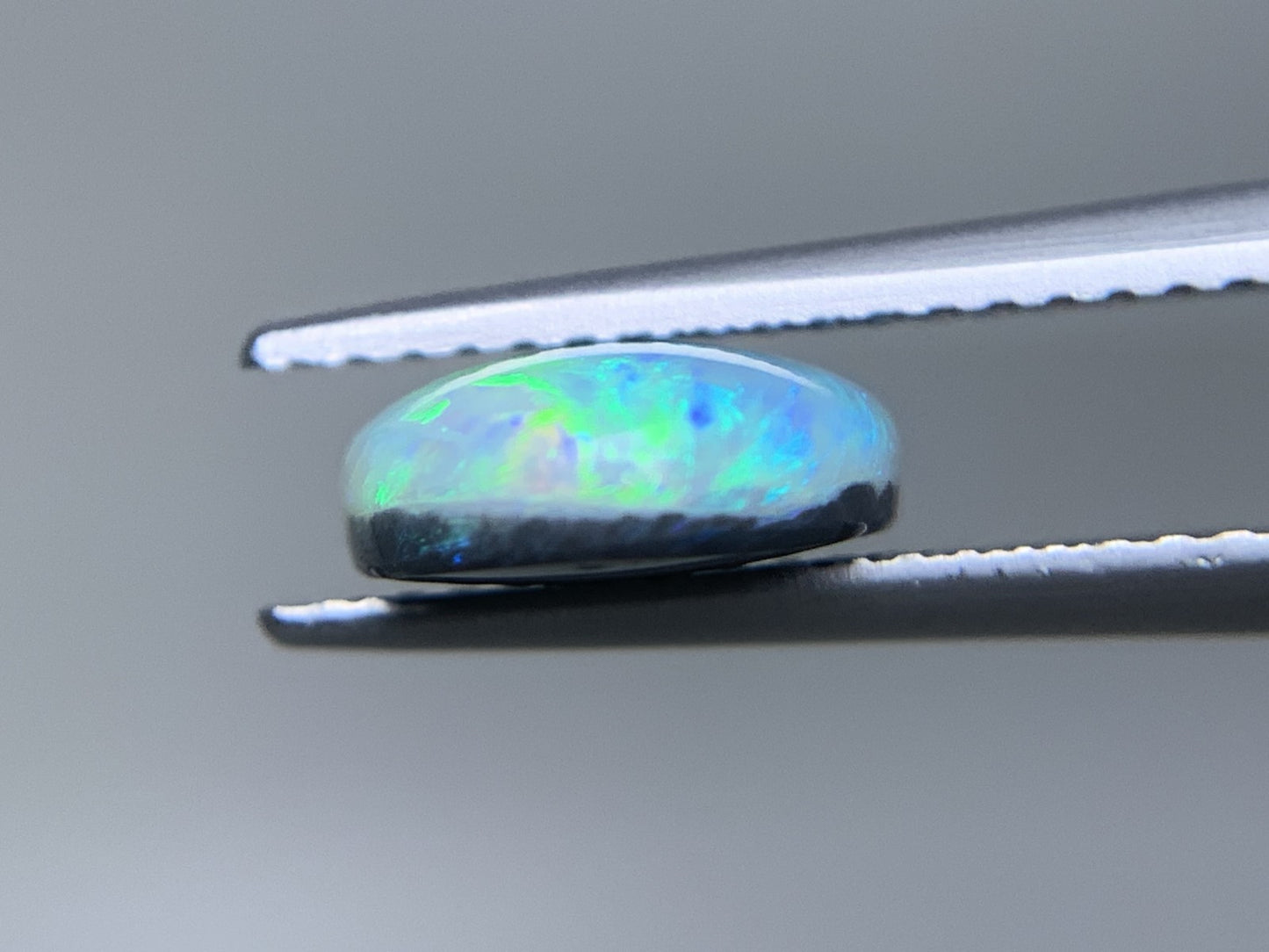 ブラックオパール 天然 2.224ct 中央宝石ソーティング付き 11.1㎜×8.7㎜×3.6㎜ ルース( 裸石 ) 7457Y