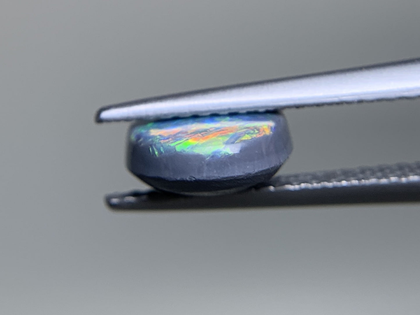 ブラックオパール 天然 1.780ct 中央宝石ソーティング付き 10.6㎜×7.7㎜×3.4㎜ ルース( 裸石 ) 7397Y