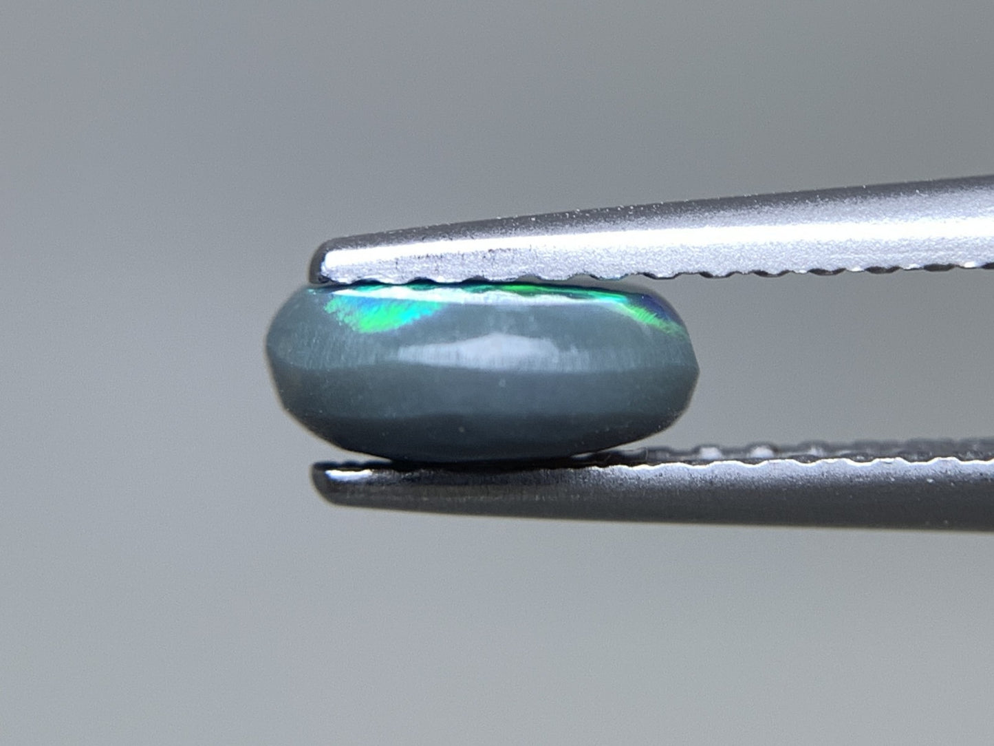 ブラックオパール 0.951ct 宝石ソーティング付き 7.1㎜×7.0㎜×2.9㎜ 天然 ルース( 裸石 ) 4947Y