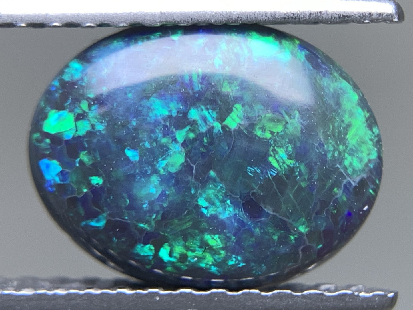 ブラックオパール 天然 1.033ct 中央宝石ソーティング付き 9.5㎜×7.4㎜×2.3㎜ ルース( 裸石 ) 5655Y