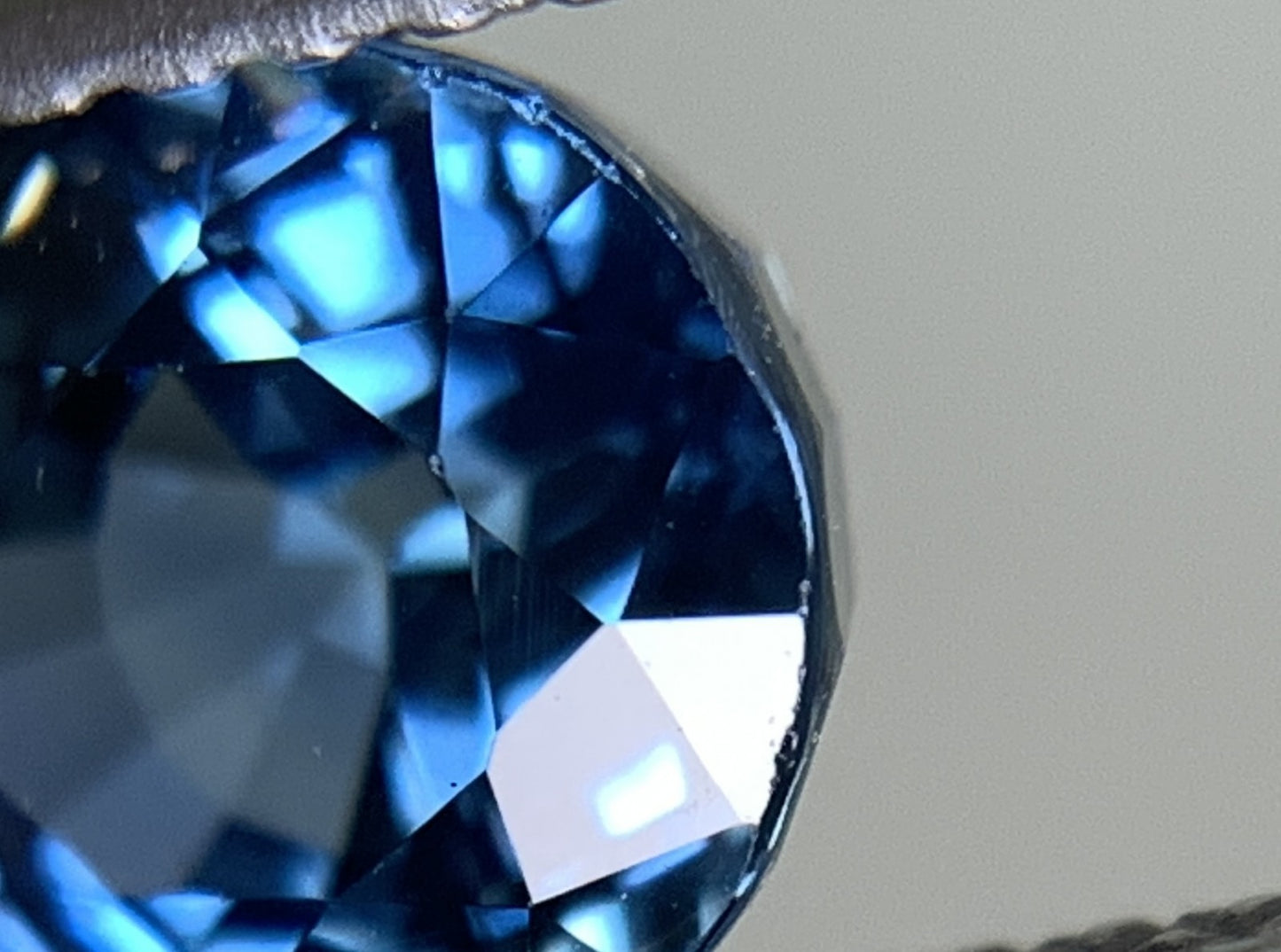 サファイア 天然 1.522ct 中央宝石ソーティング付き 6.92㎜×6.07㎜×4.28㎜ ルース( 裸石 ) 6664Y