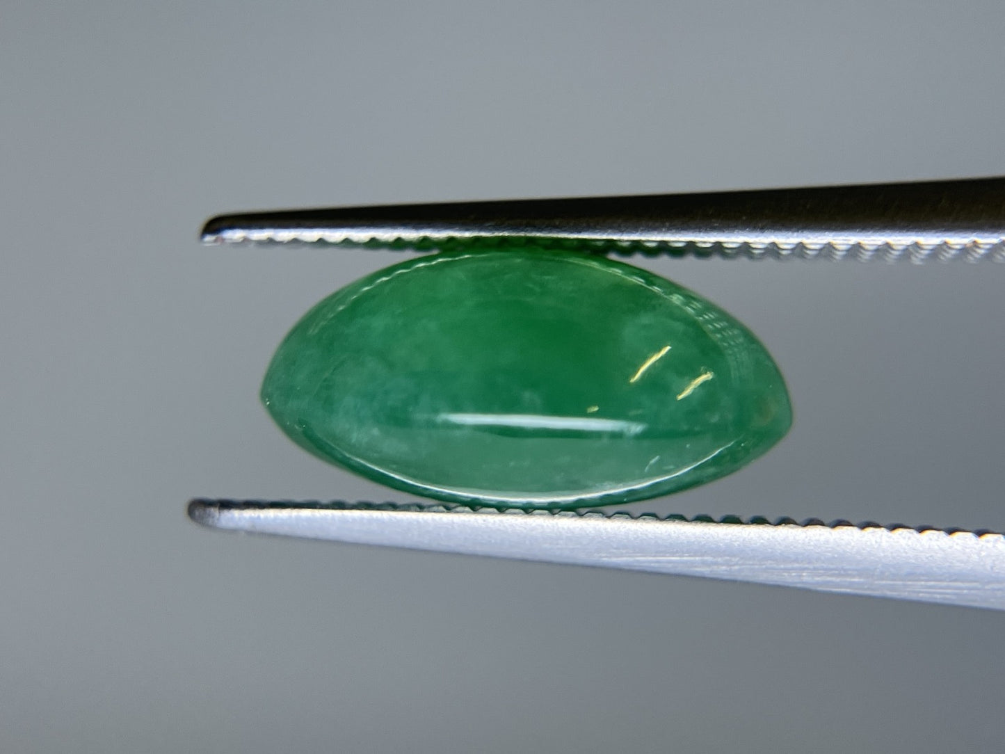翡翠(ひすい) 6.035ct 宝石ソーティング付き 12.2㎜×9.8㎜×6.0㎜ ルース( 裸石 ) 4160S