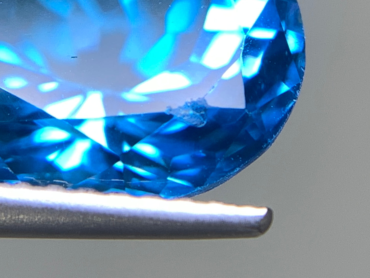 ブルートパーズ 5.737ct 宝石ソーティング付き 12.0㎜×10.1㎜×6.8㎜ ルース( 裸石 ) 2389Y