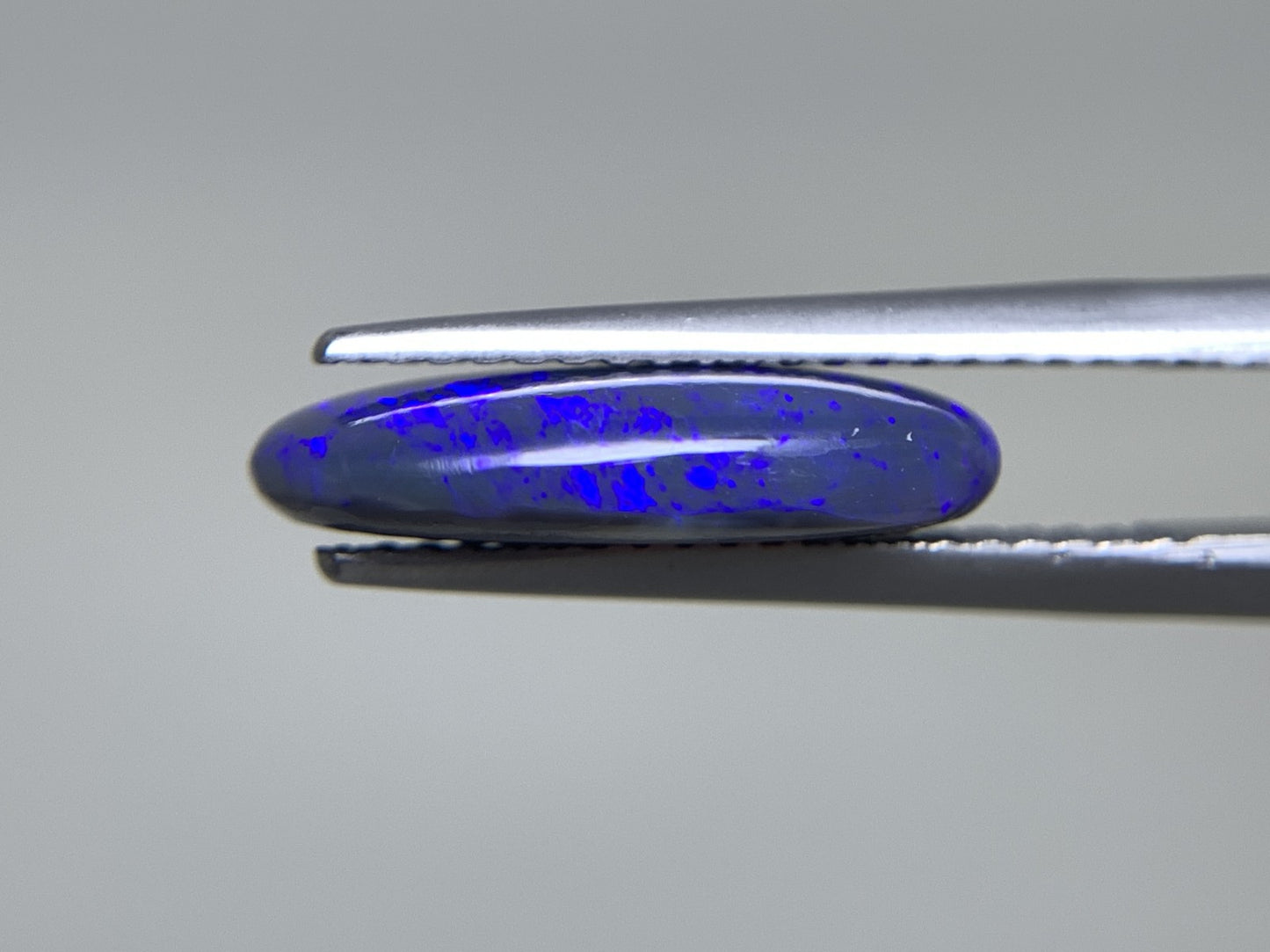 ブラックオパール 2.680ct 中央宝石ソーティング付き 14.5㎜×8.3㎜×3.3㎜ 天然 ルース( 裸石 ) 4768Y