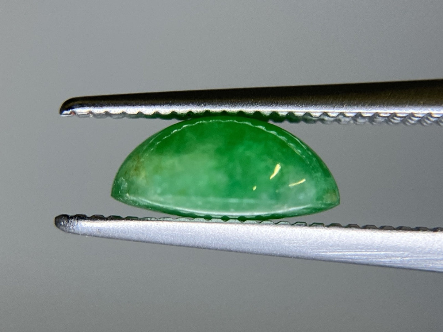 翡翠 1.857ct 宝石ソーティング付き 8.3㎜×6.8㎜×3.7㎜ ルース( 裸石 ) 4011S
