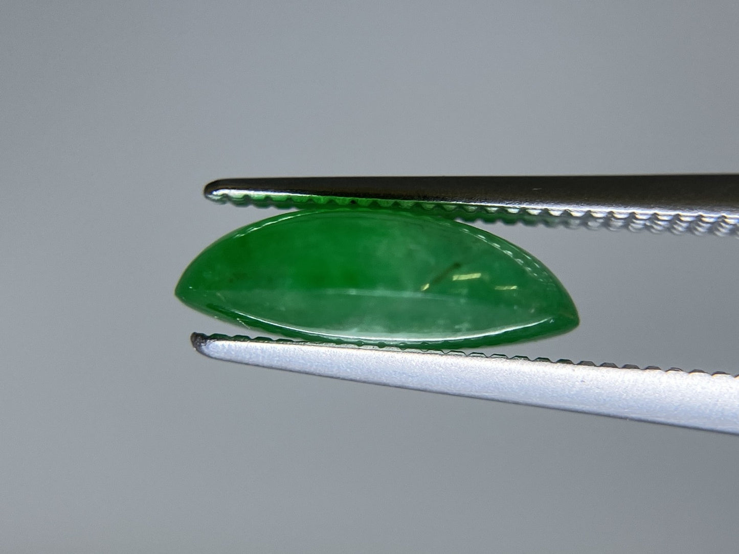 翡翠 3.385ct 宝石ソーティング付き 11.5㎜×8.7㎜×3.9㎜ ルース( 裸石 ) 4045S