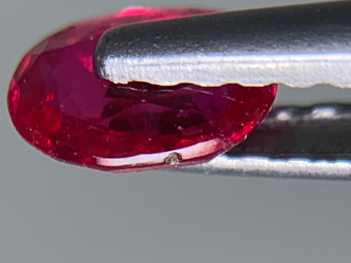 ルビー 天然 0.391ct 宝石ソーティング付き 5.1㎜×3.6㎜×2.0㎜ ルース( 裸石 ) 7613Y