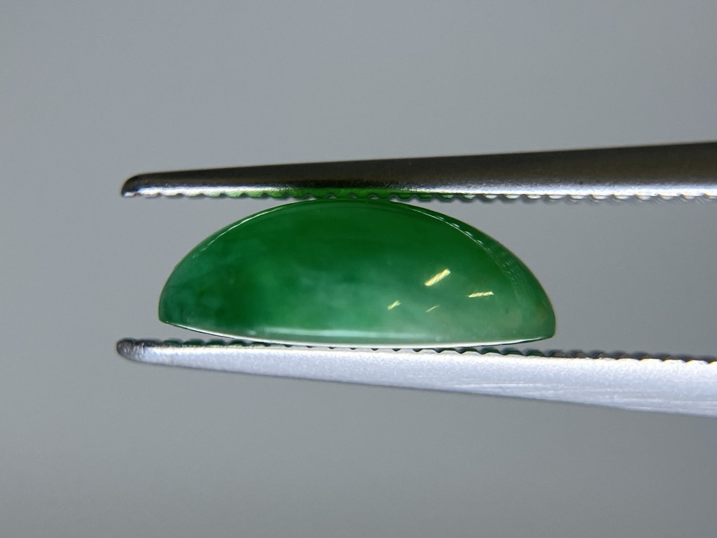 翡翠 3.295ct 宝石ソーティング付き 11.0㎜×8.0㎜×4.0㎜ ルース( 裸石 ) 4040S