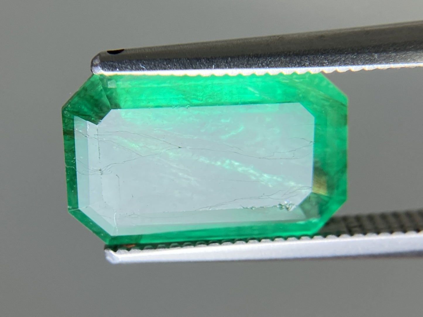 エメラルド 天然 4.601ct 中央宝石ソーティング付き 12.91㎜×8.21㎜×5.38㎜ ルース( 裸石 ) 6486YY