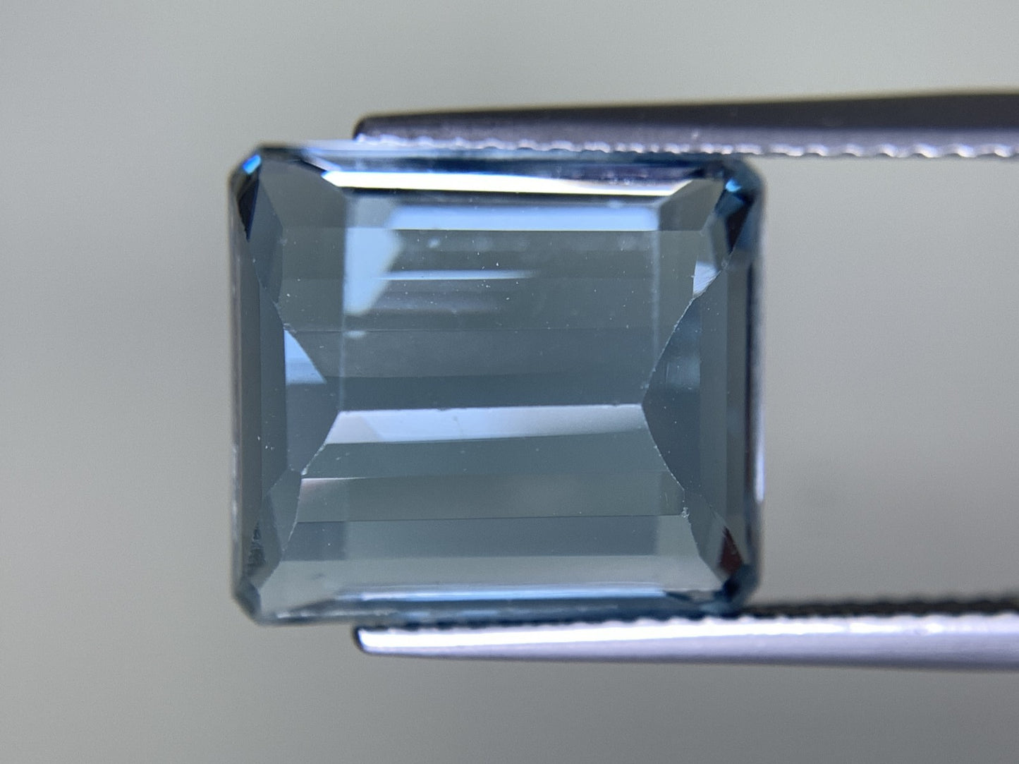 ブルートパーズ 天然 13.512ct 宝石ソーティング付き 13.7㎜×12.2㎜×7.6㎜ ルース( 裸石 ) 5832Y