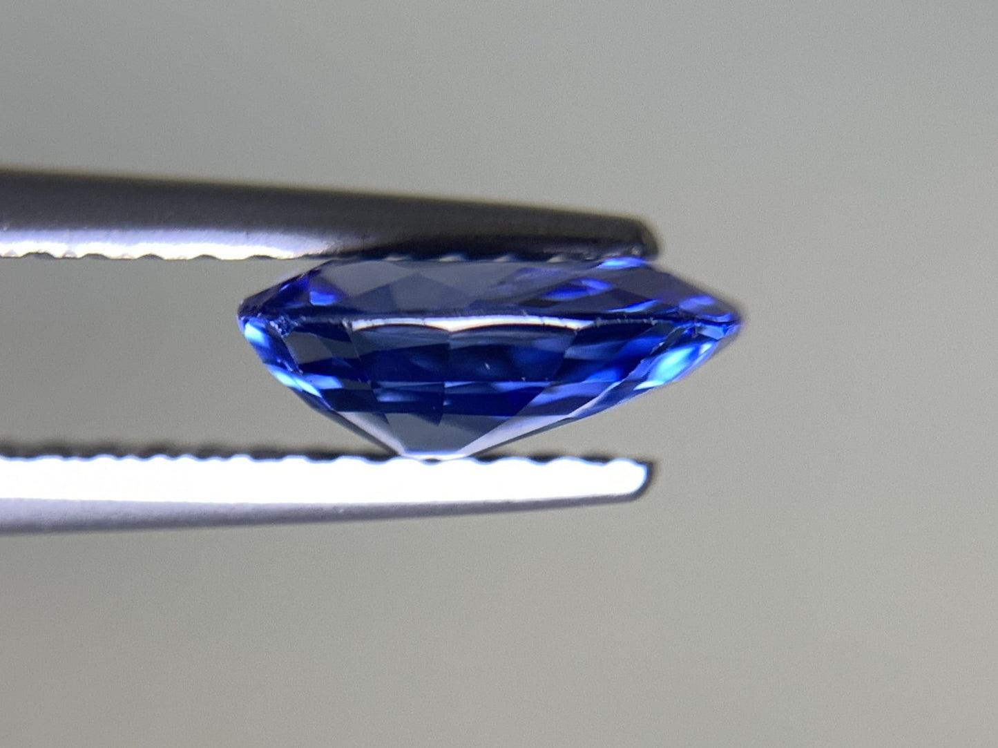 サファイア 1.473ct 宝石ソーティング付き 7.9㎜×6.3㎜×3.1㎜ ルース( 裸石 ) 2382Y