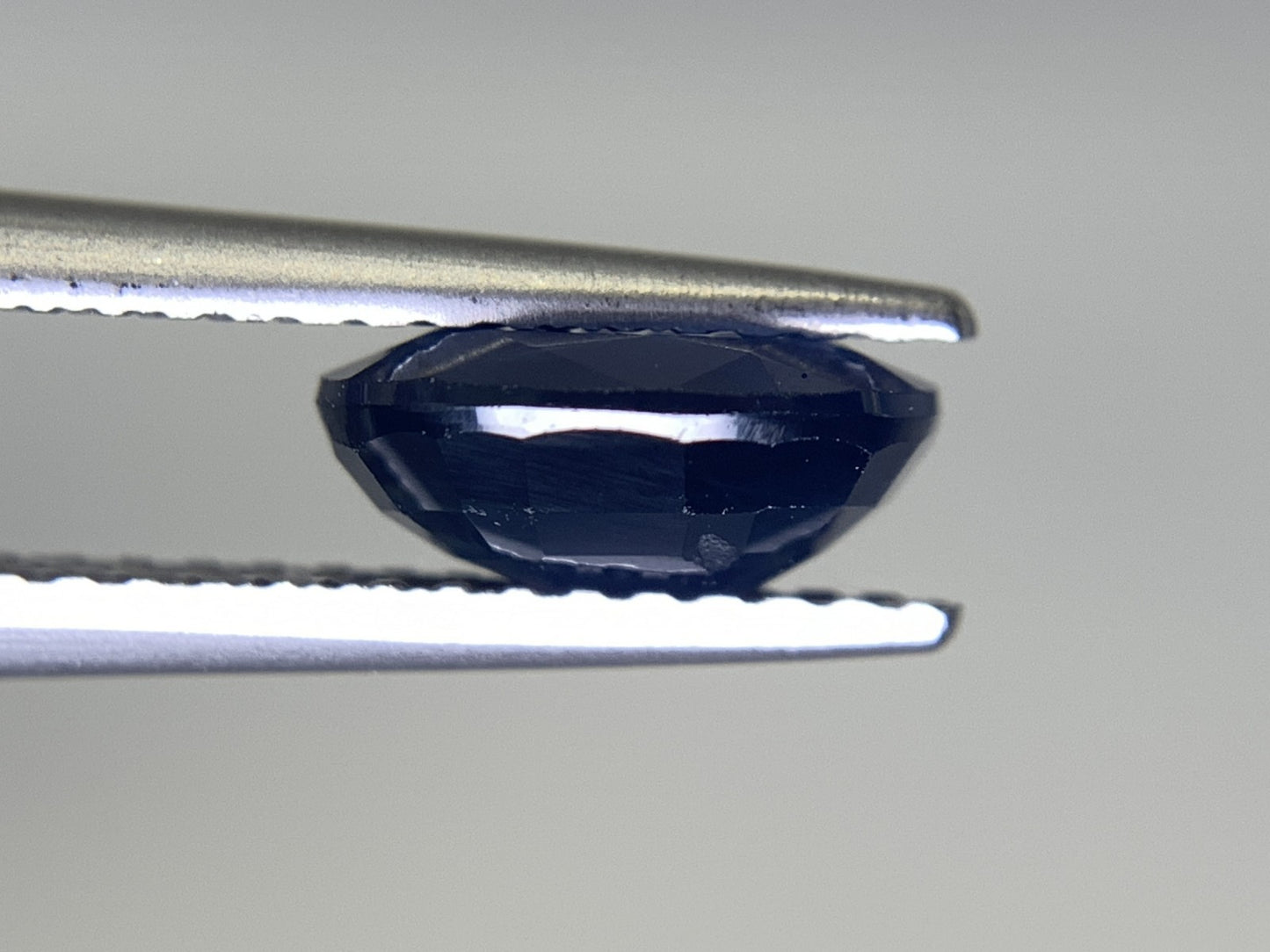 サファイア 1.688ct 宝石ソーティング付き 7.9㎜×6.1㎜×3.5㎜ ルース( 裸石 ) 2376Y
