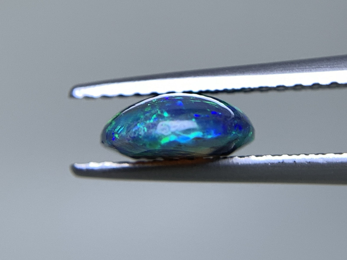 ブラックオパール 天然 1.800ct 中央宝石ソーティング付き 11.7㎜×7.8㎜×3.3㎜ ルース( 裸石 ) 6639Y