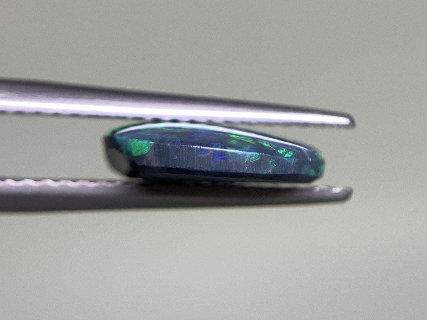 ブラックオパール 2.179ct 中央宝石ソーティング付き 11.3㎜×10.5㎜×2.9㎜ 天然 ルース（ 裸石 ） 1326Y