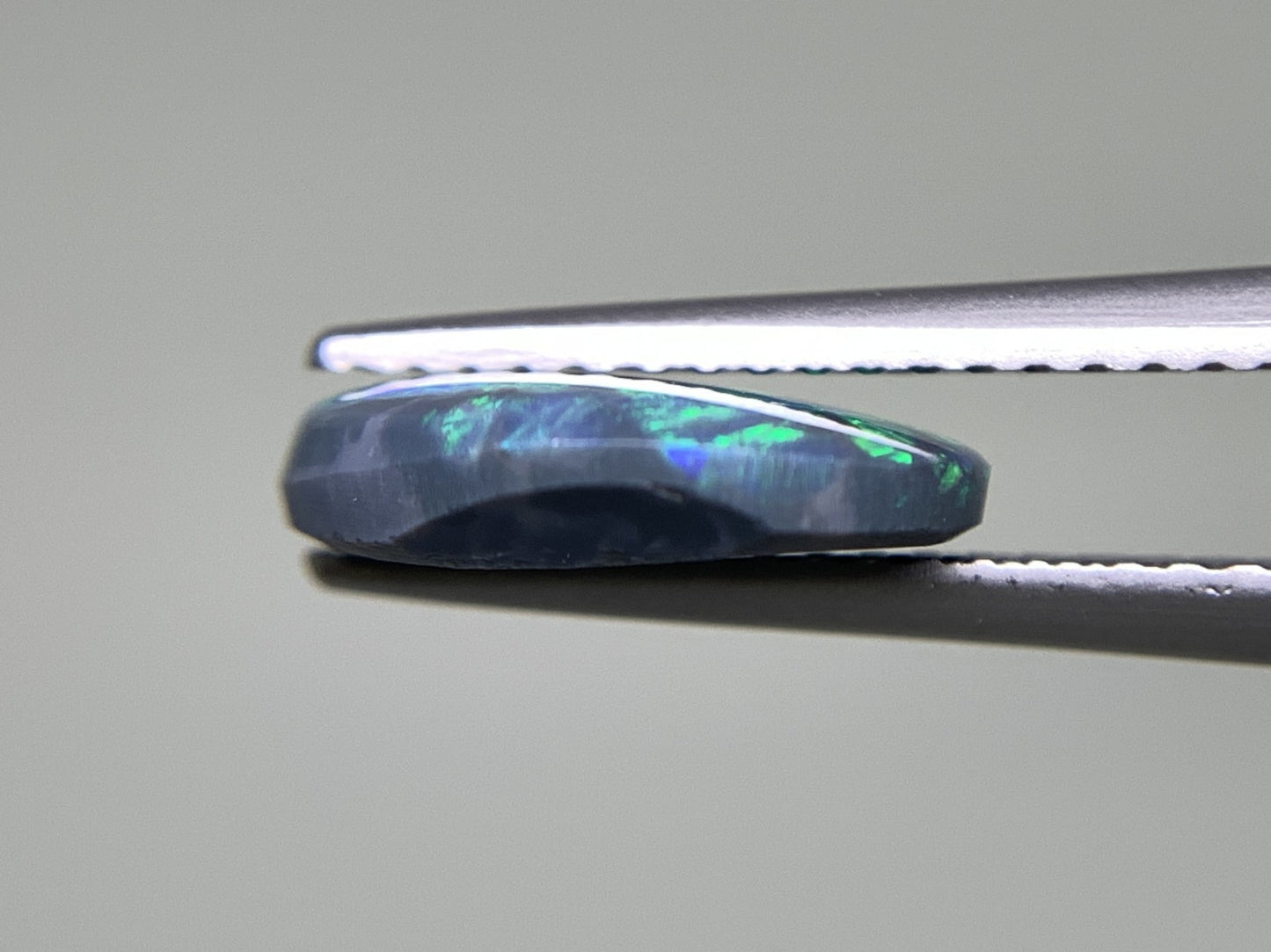 ブラックオパール 2.179ct 中央宝石ソーティング付き 11.3㎜×10.5㎜×2.9㎜ 天然 ルース（ 裸石 ） 1326Y