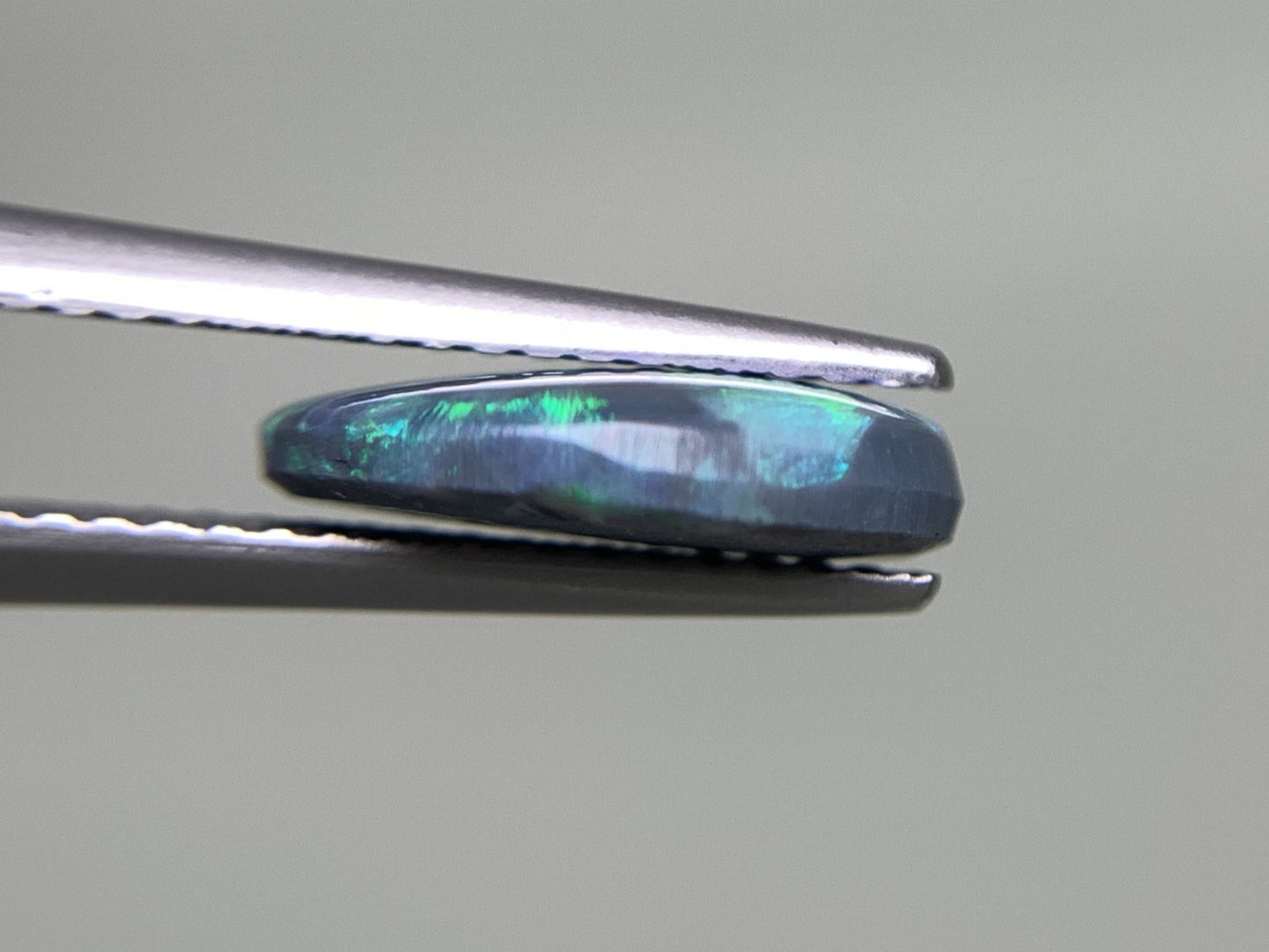 ブラックオパール 2.179ct 中央宝石ソーティング付き 11.3㎜×10.5㎜×2.9㎜ 天然 ルース（ 裸石 ） 1326Y