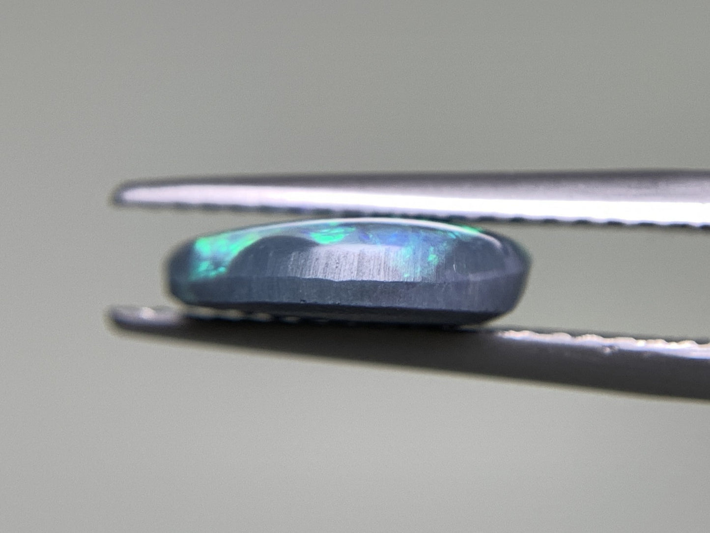 ブラックオパール 2.179ct 中央宝石ソーティング付き 11.3㎜×10.5㎜×2.9㎜ 天然 ルース（ 裸石 ） 1326Y