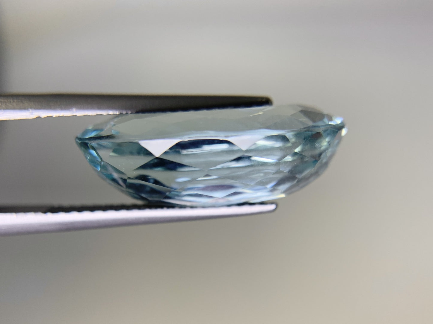 アクアマリン　11.818ct　 宝石ソーティング付き　 19.66㎜×12.29㎜×7.39㎜　 ルース（ 裸石 ）　 1331Y