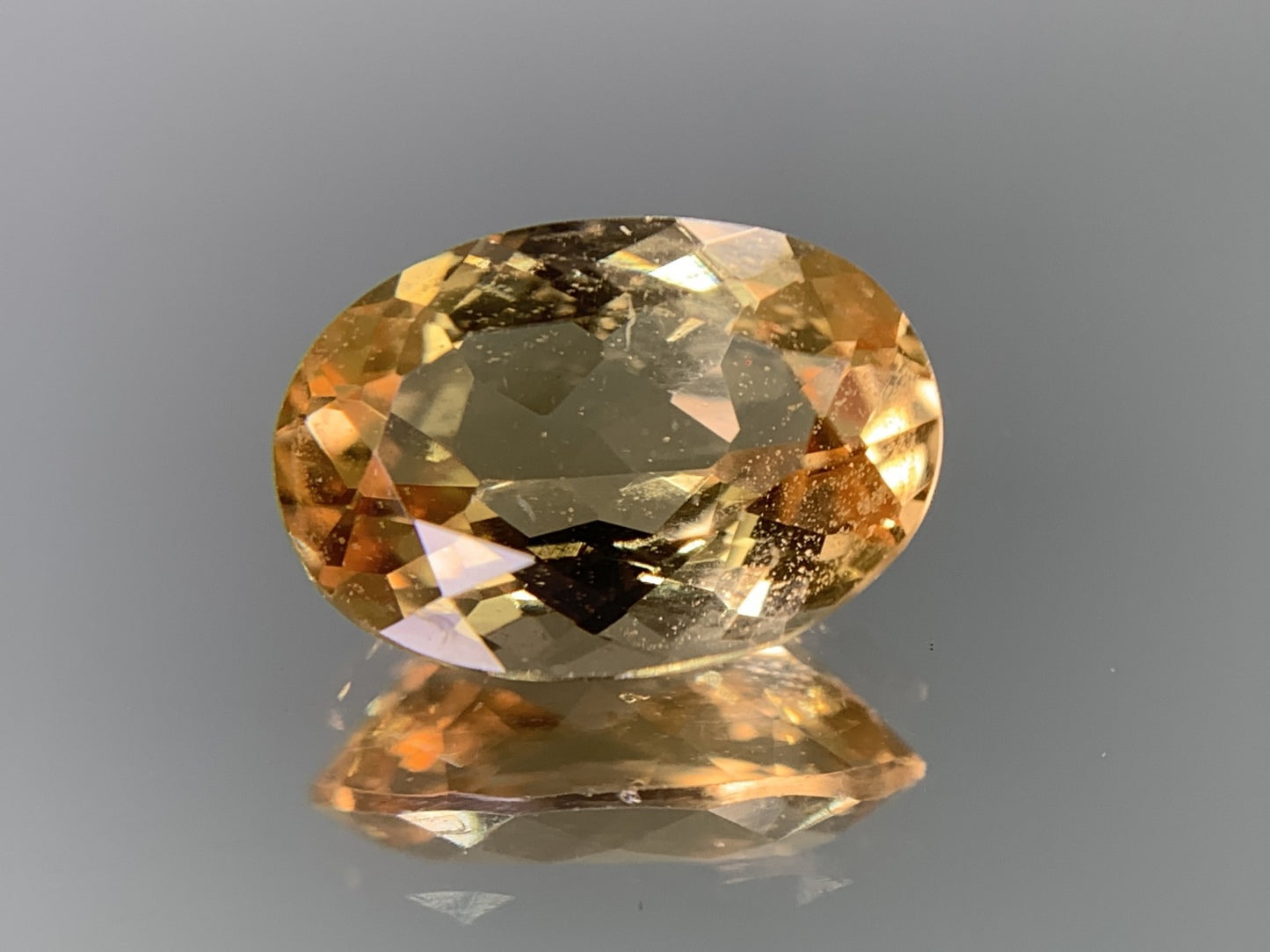 インペリアルトパーズ 2.402ct　宝石ソーティング付き　 縦10.3㎜×横7.0㎜×高さ4.3㎜　 ルース（ 裸石 ）　 1419Y