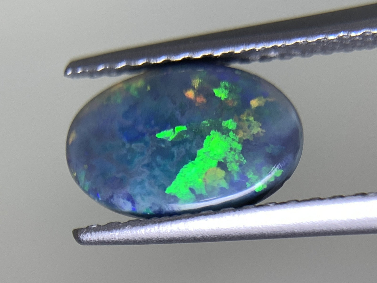 ブラックオパール 1.073ct 中央宝石ソーティング付き 9.8㎜×6.4㎜×2.8㎜ 天然 ルース（ 裸石 ） 1539Y