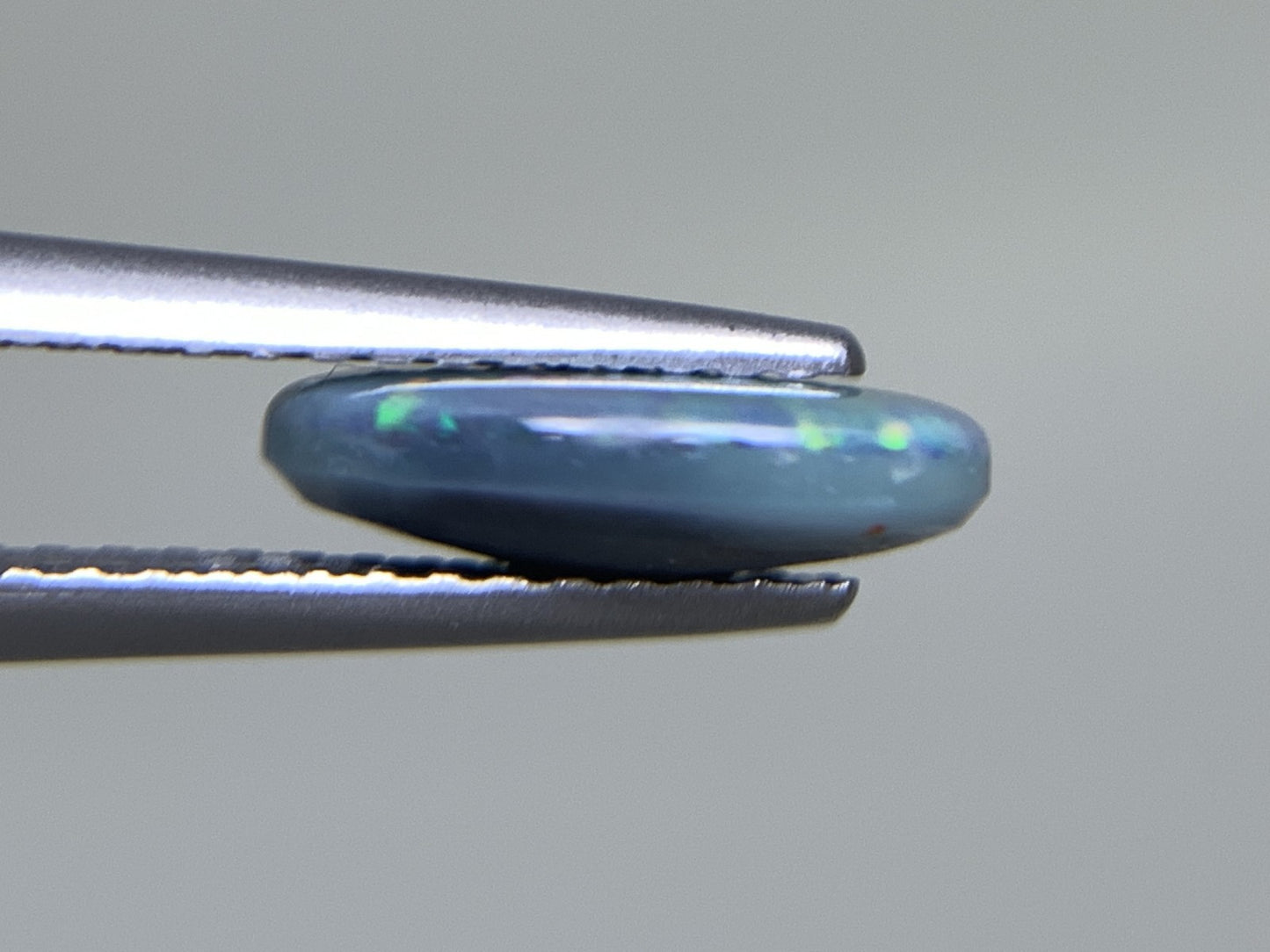 ブラックオパール 1.073ct 中央宝石ソーティング付き 9.8㎜×6.4㎜×2.8㎜ 天然 ルース（ 裸石 ） 1539Y