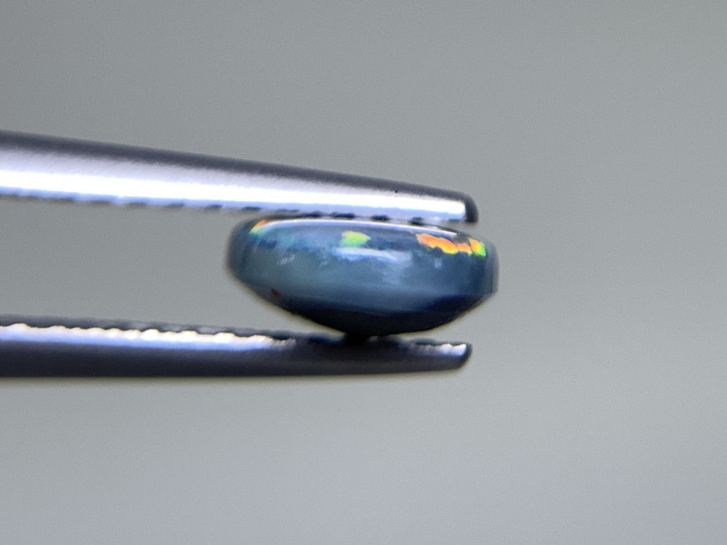 ブラックオパール 1.073ct 中央宝石ソーティング付き 9.8㎜×6.4㎜×2.8㎜ 天然 ルース（ 裸石 ） 1539Y