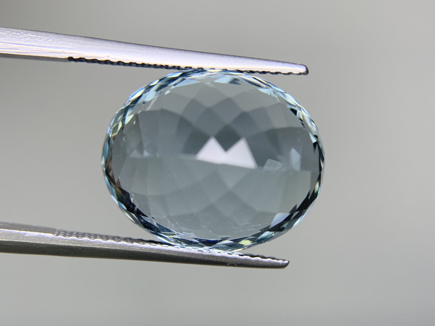 アクアマリン　12.653ct　宝石ソーティング付き　16.00㎜×13.25㎜×9.82㎜　 ルース（ 裸石 ）　 1680Y