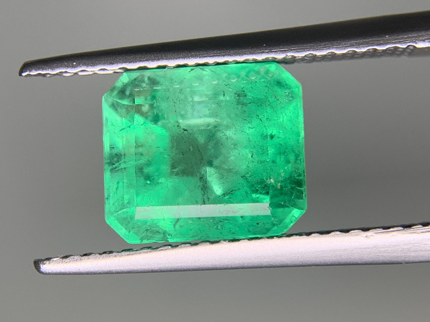 エメラルド　 3.35ct　Colombia　GIA宝石鑑別書付き　縦8.84㎜×横7.66㎜×高さ7.24㎜　 ルース（ 裸石 ）　 1684Y