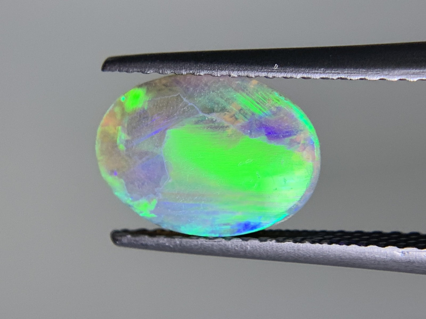 ブラックオパール　2.043ct　宝石ソーティング付き　10.9㎜×7.8㎜×3.6㎜　 ルース（ 裸石 ）　 1697Y