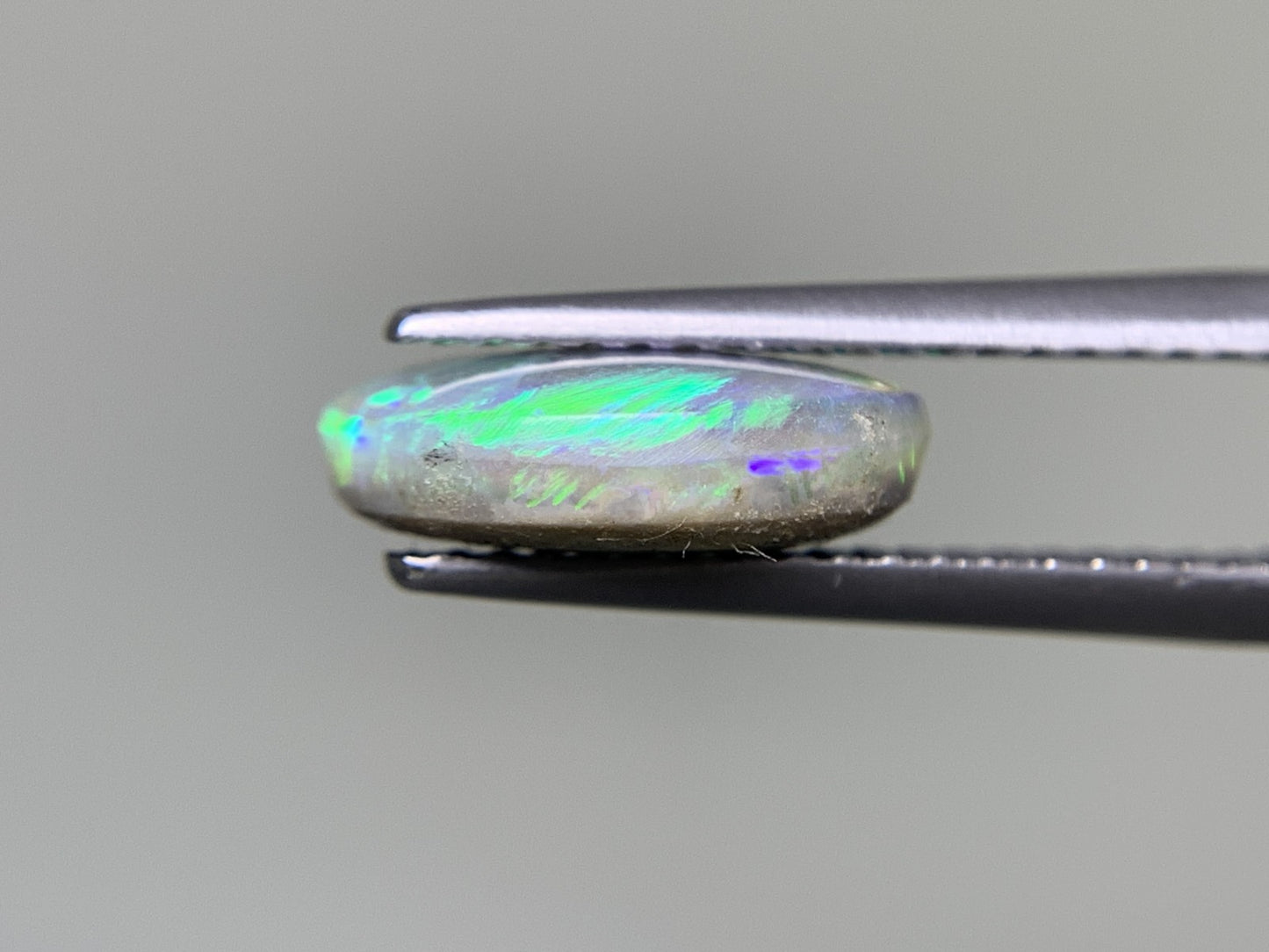 ブラックオパール　2.043ct　宝石ソーティング付き　10.9㎜×7.8㎜×3.6㎜　 ルース（ 裸石 ）　 1697Y