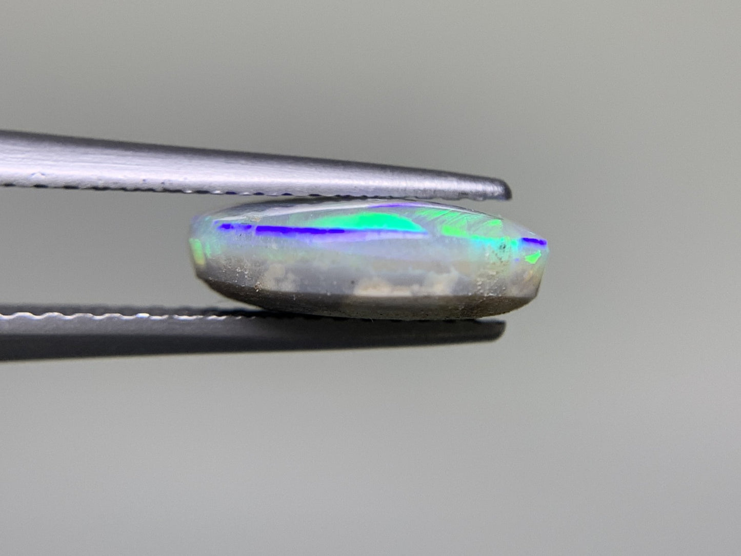 ブラックオパール　2.043ct　宝石ソーティング付き　10.9㎜×7.8㎜×3.6㎜　 ルース（ 裸石 ）　 1697Y