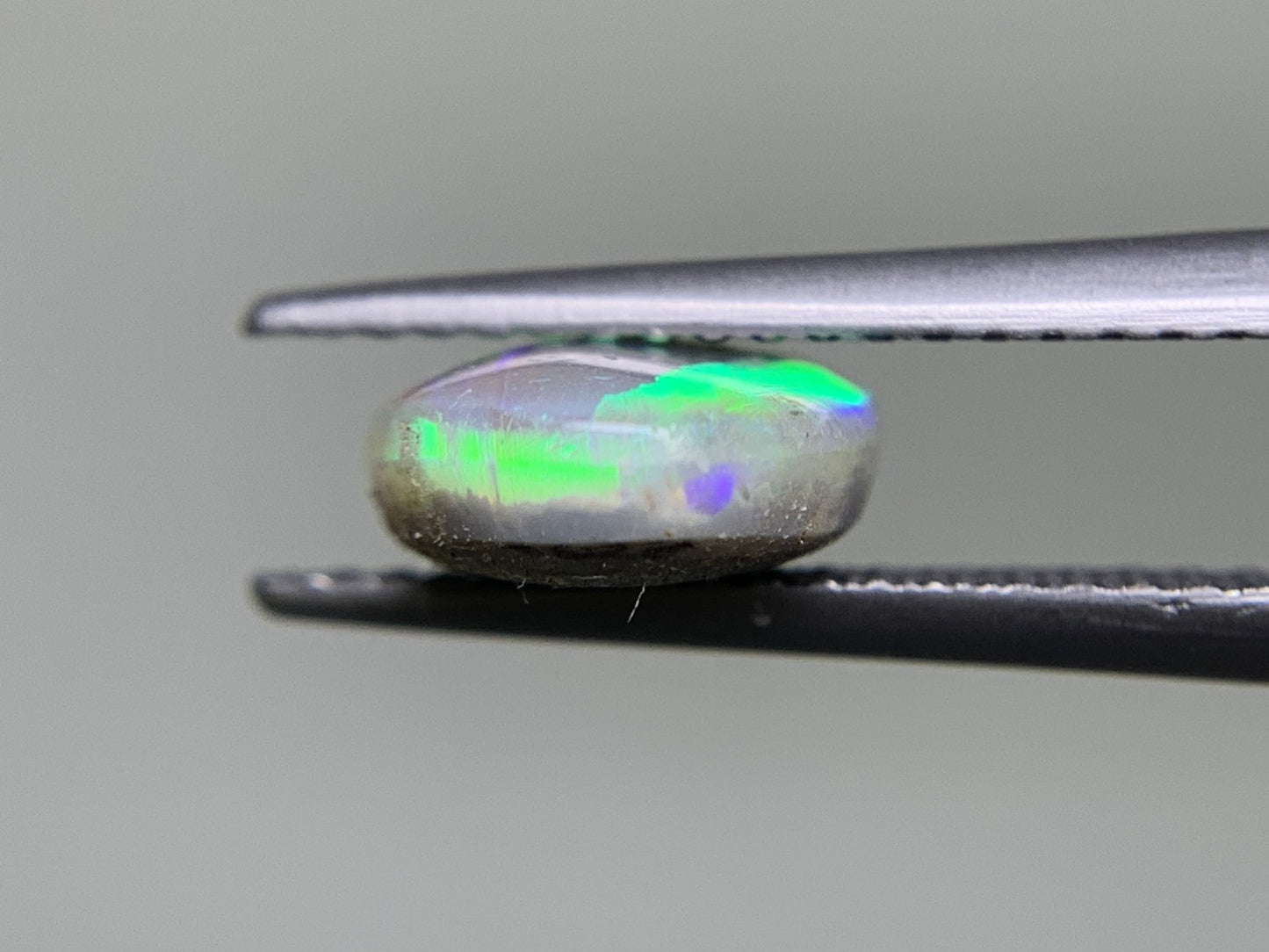 ブラックオパール　2.043ct　宝石ソーティング付き　10.9㎜×7.8㎜×3.6㎜　 ルース（ 裸石 ）　 1697Y