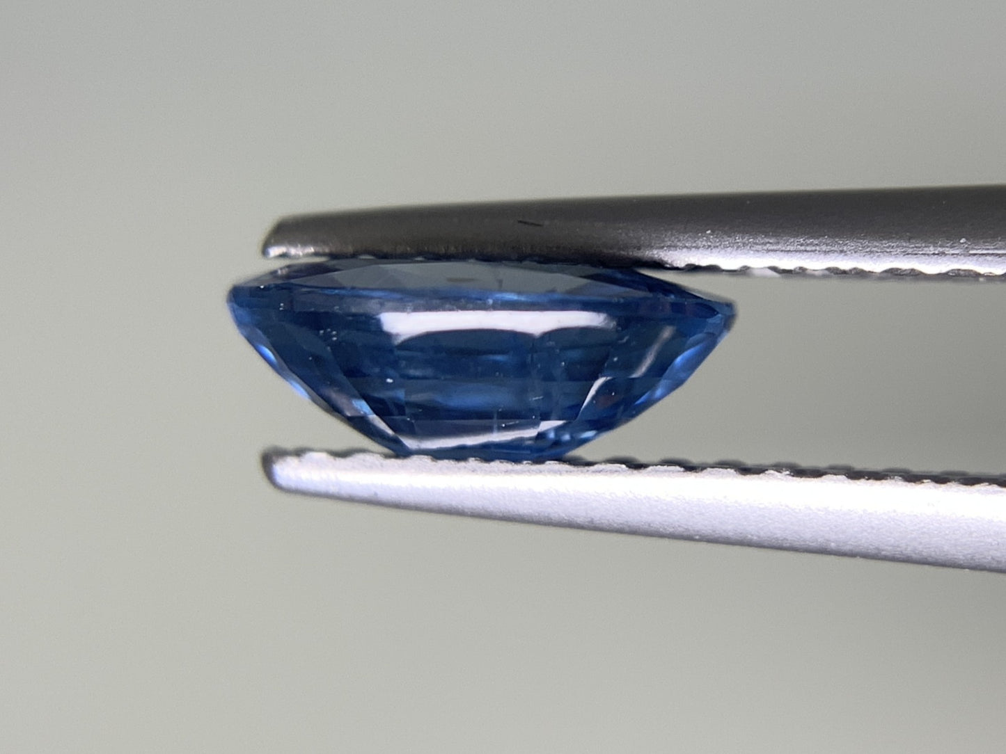 サファイア　1.431ct　宝石ソーティング付き　7.9㎜×6.0㎜×3.2㎜　 ルース（ 裸石 ）　 1700Y