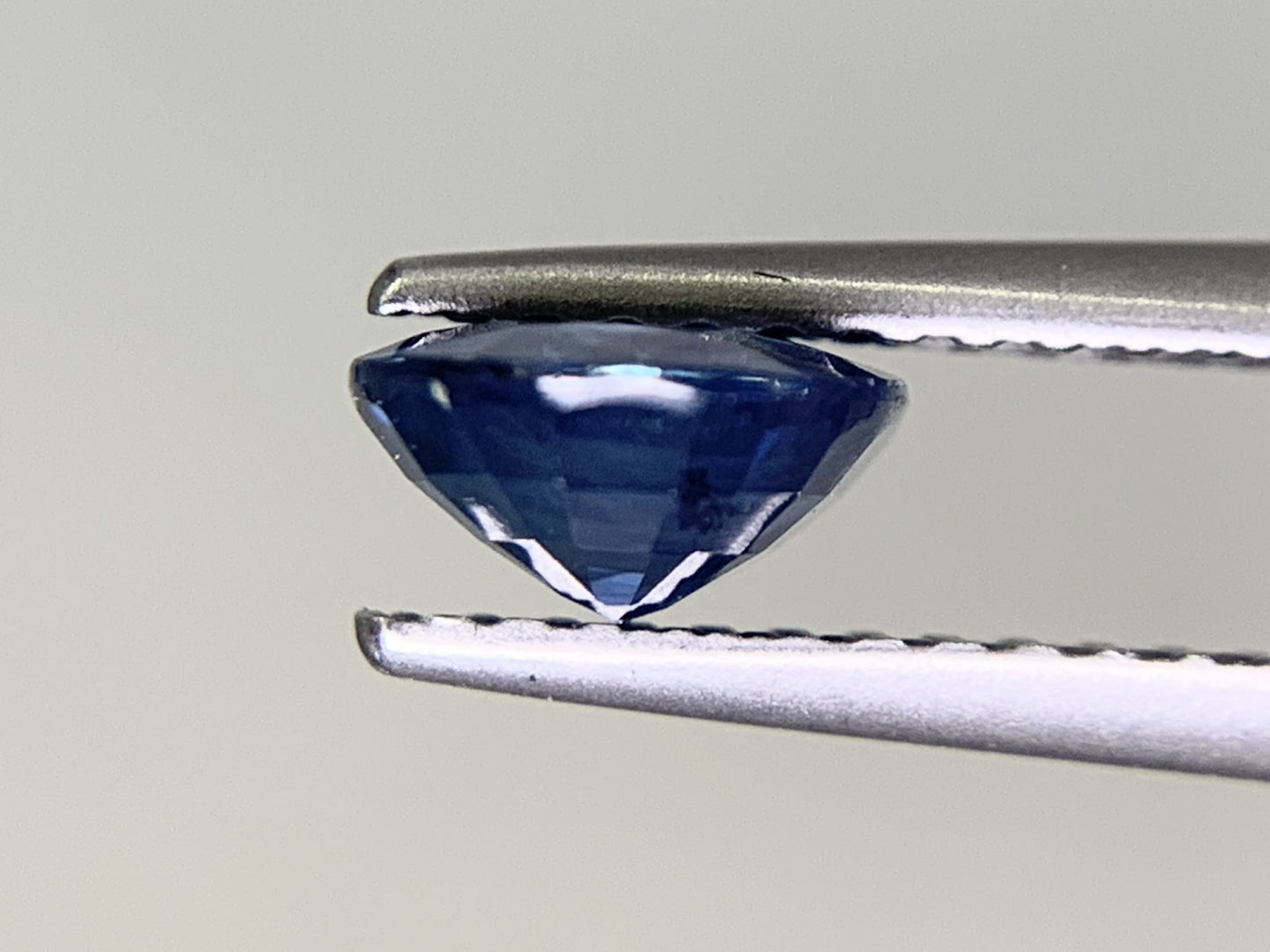 サファイア　1.431ct　宝石ソーティング付き　7.9㎜×6.0㎜×3.2㎜　 ルース（ 裸石 ）　 1700Y