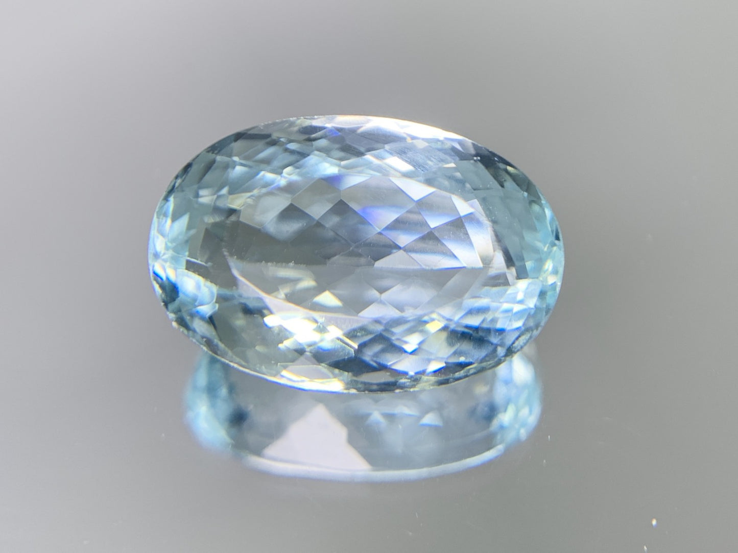 アクアマリン　7.117ct　宝石ソーティング付き　15.33㎜×10.44㎜×6.96㎜　 ルース（ 裸石 ）　 1718Y