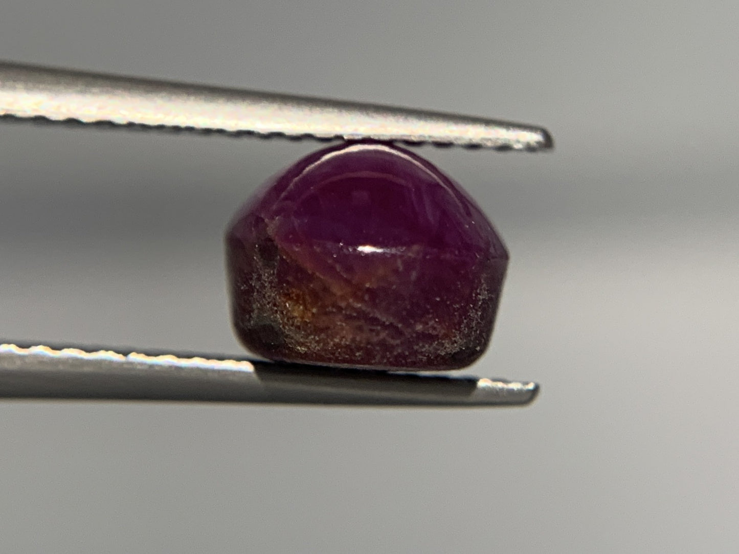 スタールビー　5.810ct　宝石ソーティング付き　10.0㎜×8.0㎜×6.4㎜　 ルース（ 裸石 ）　 1720Y