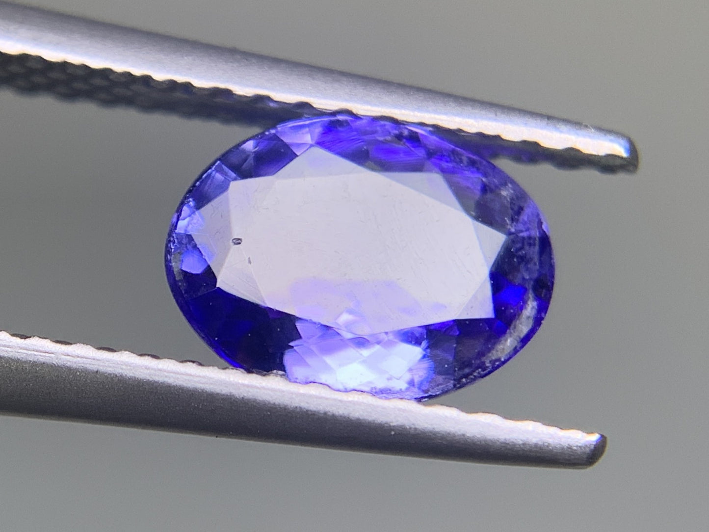 タンザナイト　1.092ct　宝石ソーティング付き　縦7.9㎜×横6.1㎜×高さ3.0㎜　 ルース（ 裸石 ）　 1724Y