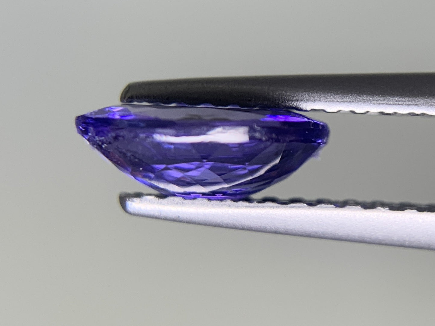 タンザナイト　1.092ct　宝石ソーティング付き　縦7.9㎜×横6.1㎜×高さ3.0㎜　 ルース（ 裸石 ）　 1724Y