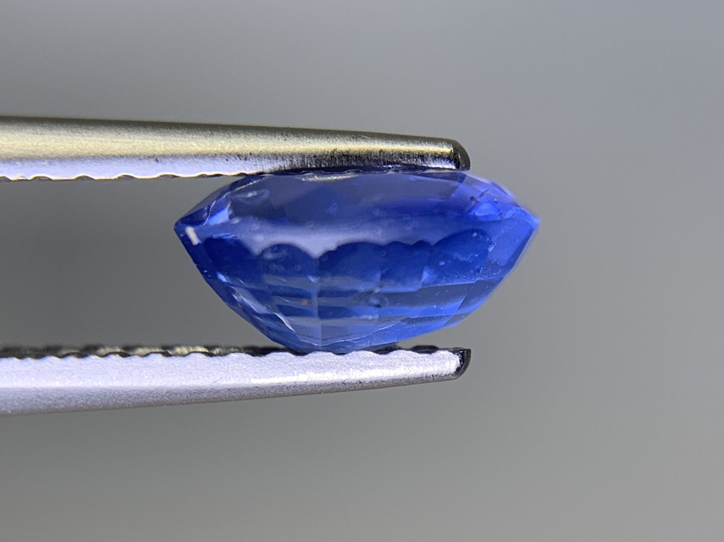 サファイア 1.751ct  宝石ソーティング付き  7.7㎜×6.1㎜×3.8㎜  ルース（ 裸石 ） 1742Y