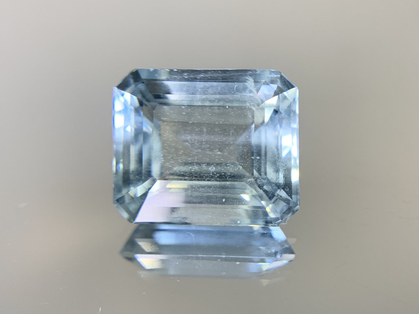 アクアマリン　9.140ct　宝石ソーティング付き　14.08㎜×11.90㎜×7.97㎜　 ルース（ 裸石 ）　 1765Y