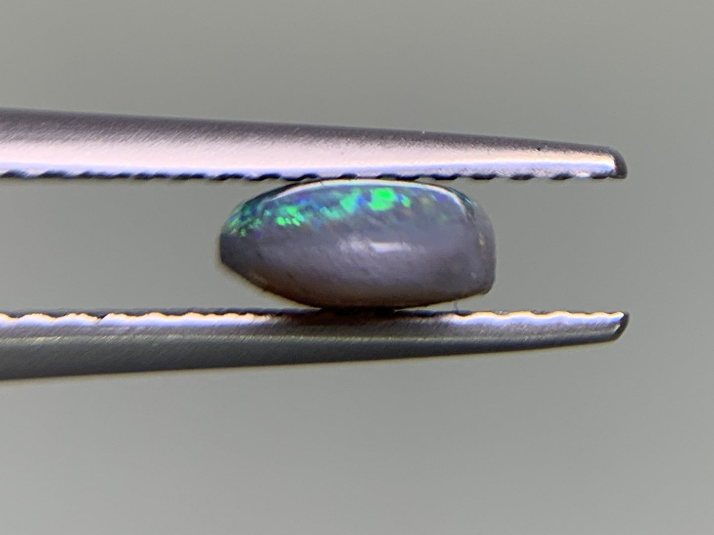 ブラックオパール　1.112ct　宝石ソーティング付き　9.8㎜×6.2㎜×2.9㎜　 ルース（ 裸石 ）　 1779Y