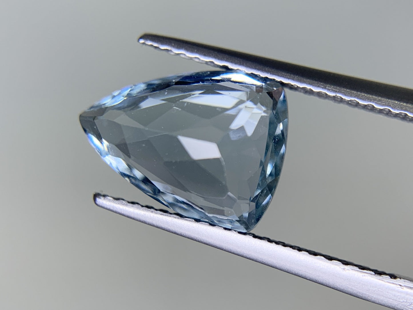 アクアマリン　3.225ct　宝石ソーティング付き　11.81㎜×8.94㎜×5.44㎜　 ルース（ 裸石 ）　 1788Y