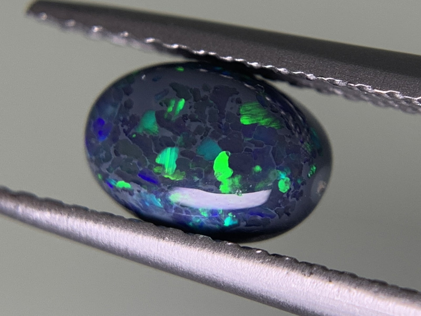 ブラックオパール　0.798ct　宝石ソーティング付き　 7.1㎜×5.0㎜×3.3㎜　 ルース（ 裸石 ）　 1799Y