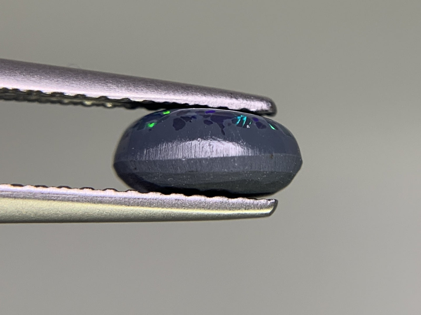 ブラックオパール　0.798ct　宝石ソーティング付き　 7.1㎜×5.0㎜×3.3㎜　 ルース（ 裸石 ）　 1799Y