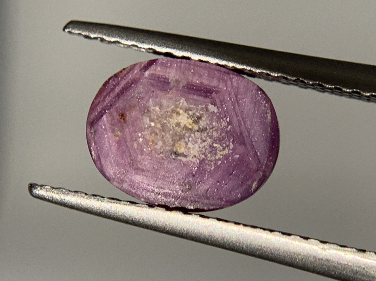 スタールビー　3.825ct　宝石ソーティング付き　9.2㎜×7.0㎜×4.9㎜　ルース（ 裸石 ） 1800Y