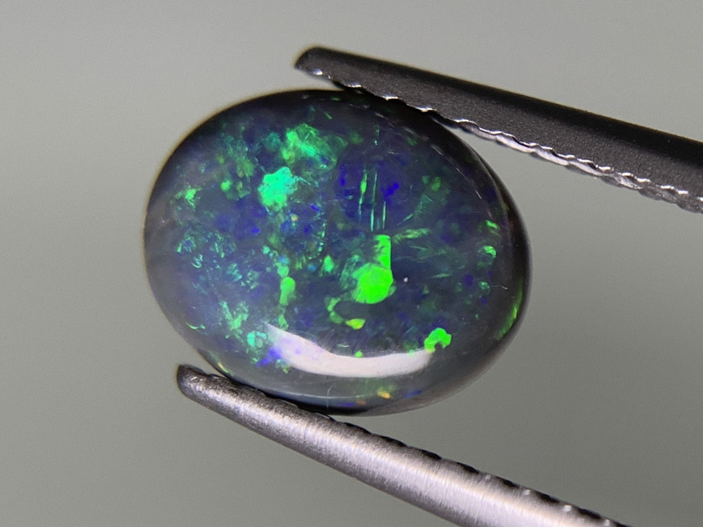 ブラックオパール　1.132ct　宝石ソーティング付き　8.6㎜×6.9㎜×2.7㎜　 ルース（ 裸石 ）　 1801Y