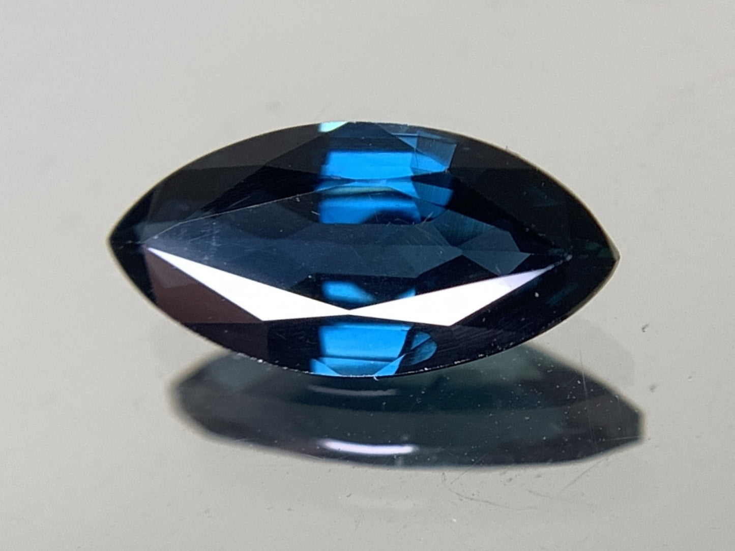 サファイア 1.018ct 宝石ソーティング付き 9.6㎜×4.7㎜×2.6㎜ ルース（ 裸石 ） 1807Y